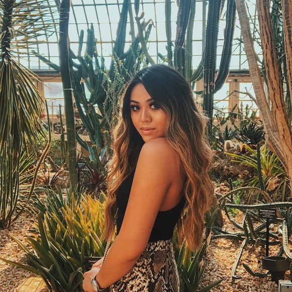 Meet your Posher, Amber - Picture 1 of 3